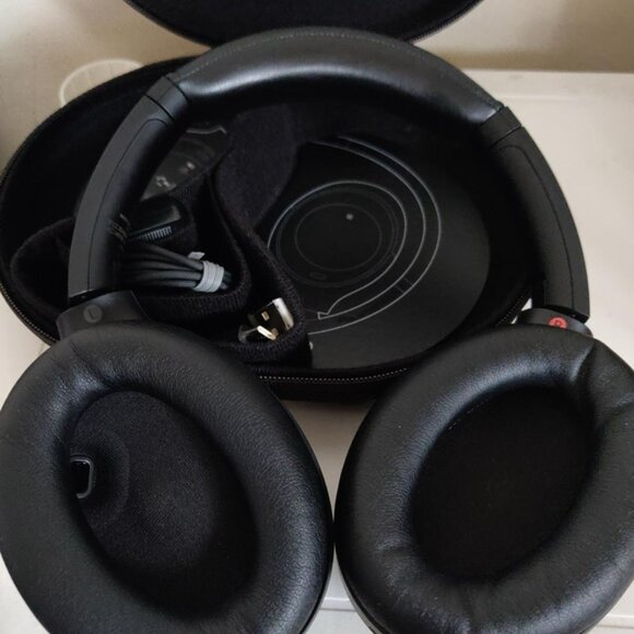 Sony WH-1000XM4 Headset - Picture 3 of 4